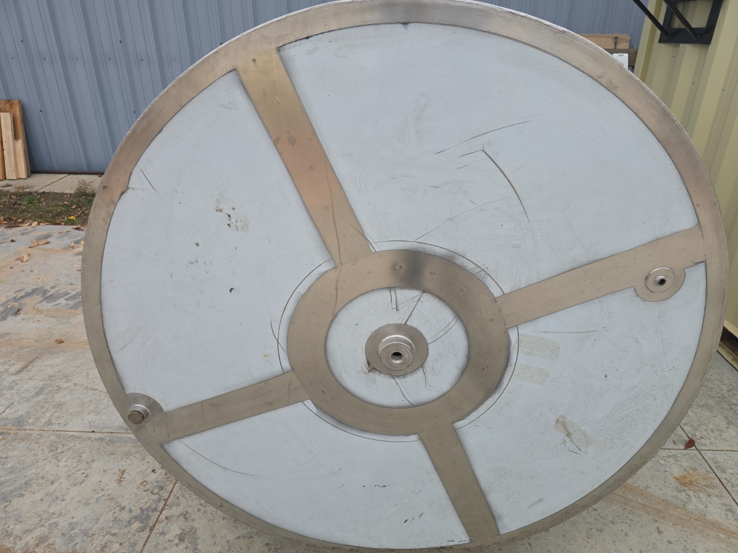 Close-up of dish bottom head