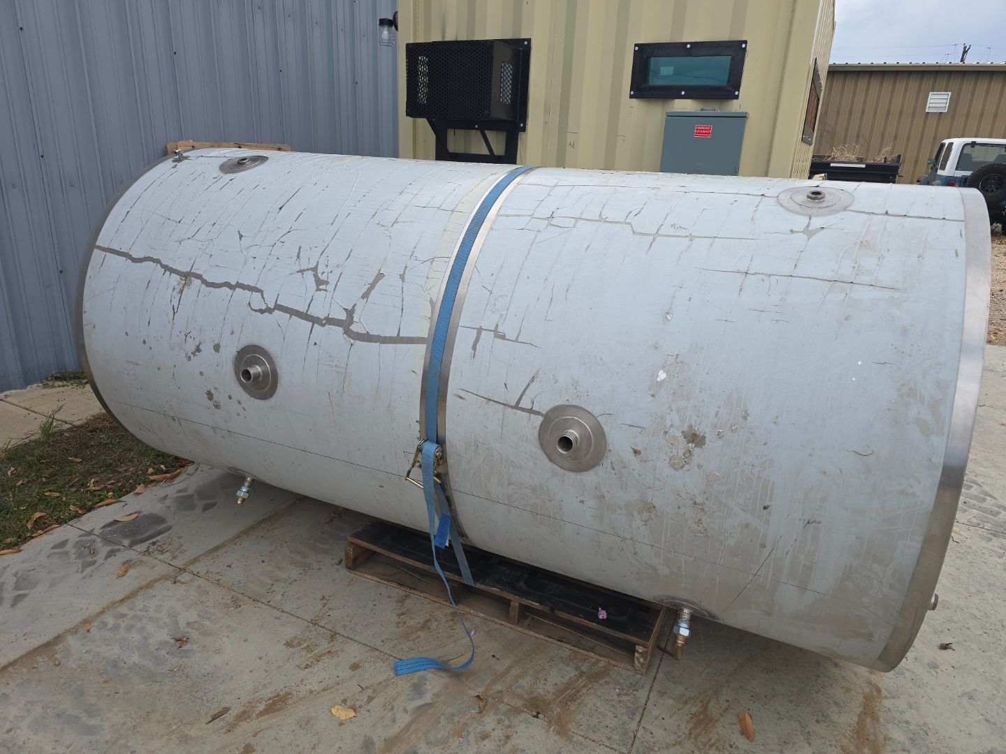 Single tank on its side showing ports and fittings