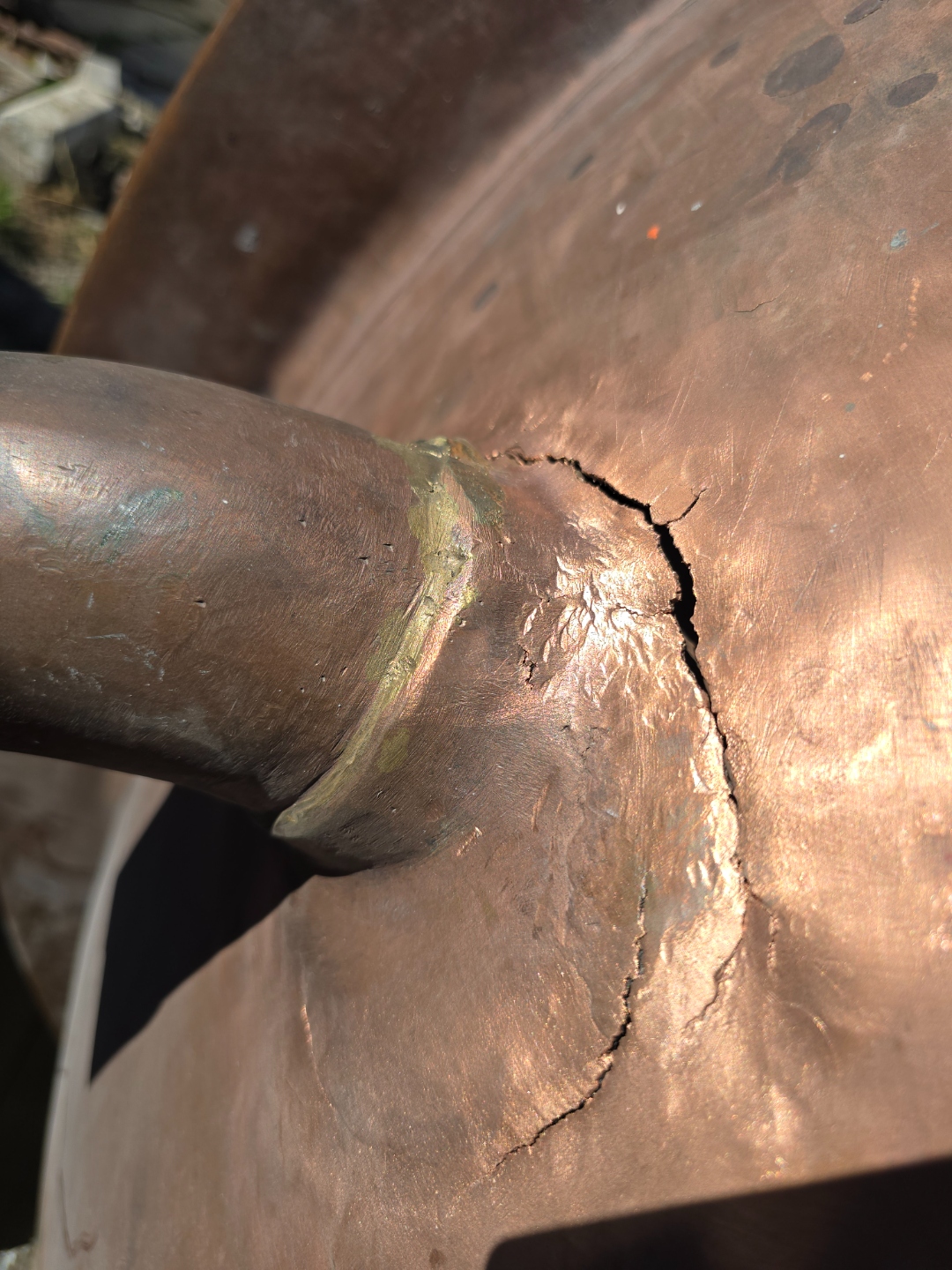 Detail of crack near pipe fitting